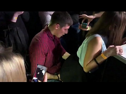 ❤️ Benetako sexua Errusiako diskoteka batean. 18 urteko neska errusiarra uzkian eta baginan izorratuta diskoteka batean ️ Porno ederra pornoan eu.pornochaturbate.ru ❌️